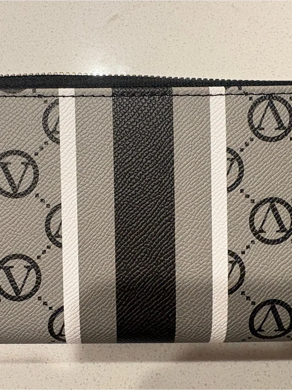 Vera Wang Gray Logo Stripe Zip Wallet with Gold Emblem Brand New